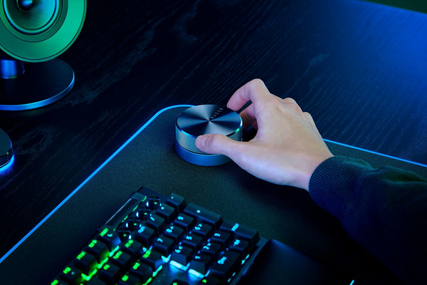 Razer RC30-474C0100-R3M1 Wireless Control Pod for Peripherals and Speakers - FRML Packaging